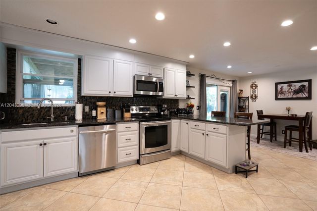 15160 Scotts Pl, Loxahatchee, FL 33470