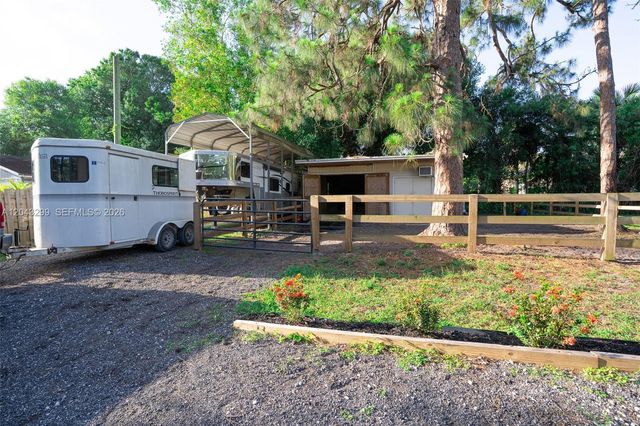 15160 Scotts Pl, Loxahatchee, FL 33470