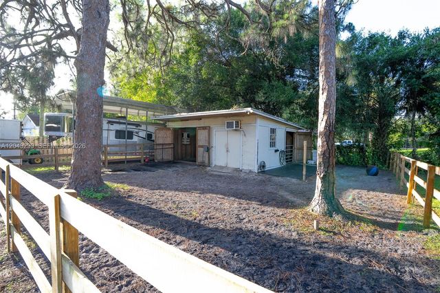 15160 Scotts Pl, Loxahatchee, FL 33470