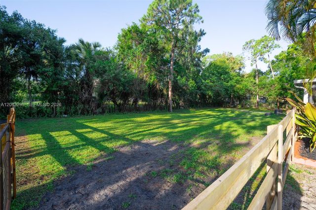 15160 Scotts Pl, Loxahatchee, FL 33470