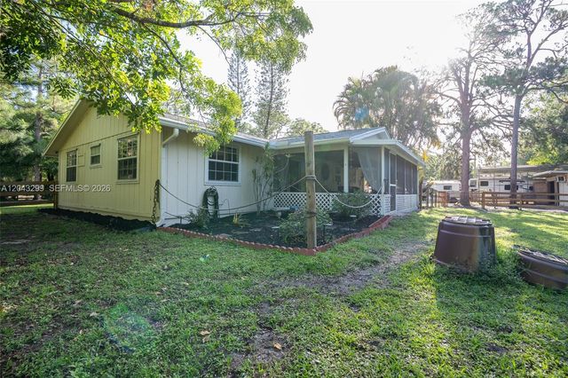 15160 Scotts Pl, Loxahatchee, FL 33470