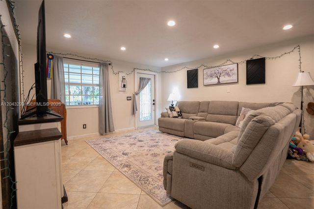 15160 Scotts Pl, Loxahatchee, FL 33470