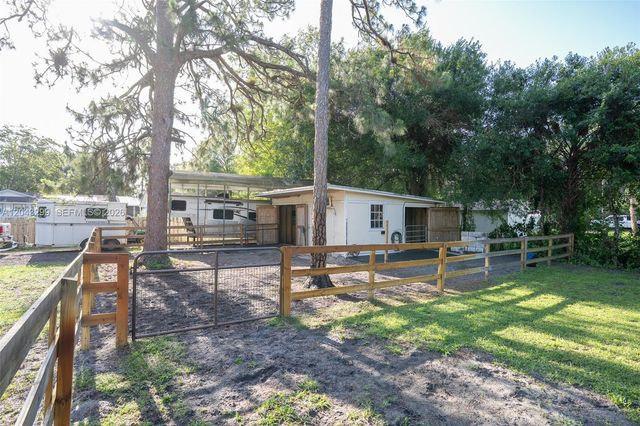 15160 Scotts Pl, Loxahatchee, FL 33470