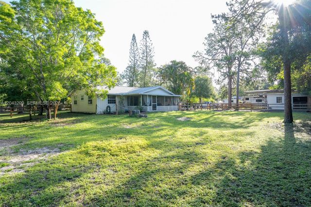 15160 Scotts Pl, Loxahatchee, FL 33470
