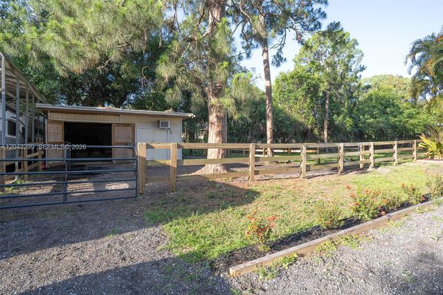 15160 Scotts Pl, Loxahatchee, FL 33470