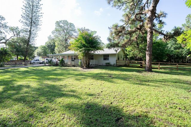 15160 Scotts Pl, Loxahatchee, FL 33470