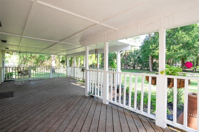 15160 Scotts Pl, Loxahatchee, FL 33470