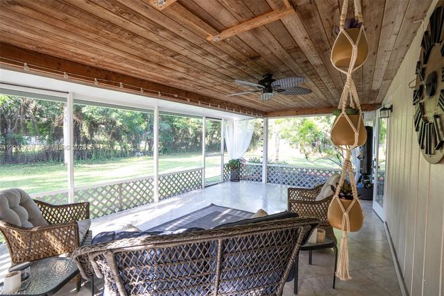 15160 Scotts Pl, Loxahatchee, FL 33470