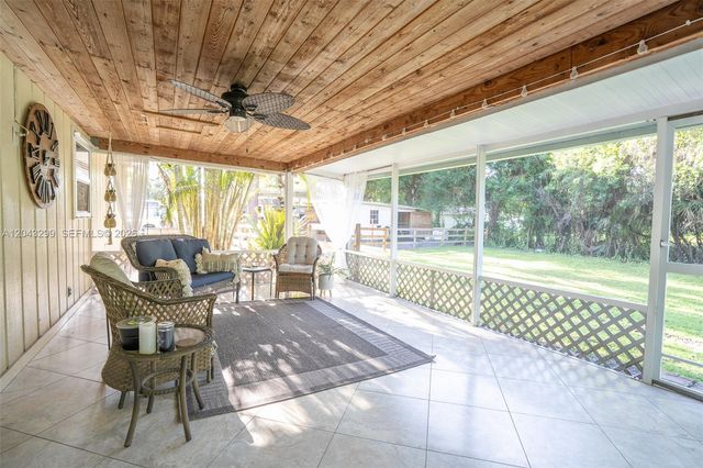 15160 Scotts Pl, Loxahatchee, FL 33470