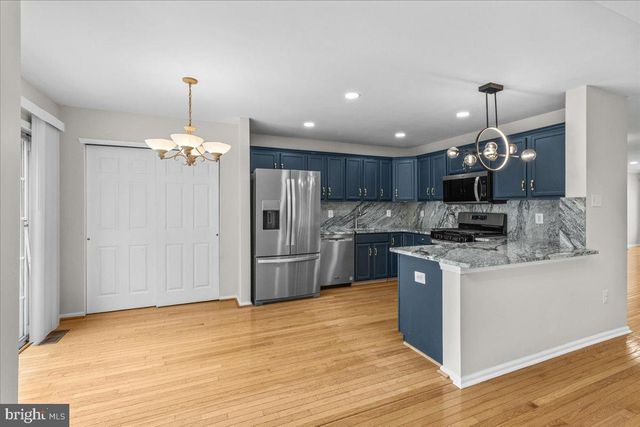 14 HEARTHSTONE LN, Marlton, NJ 08053