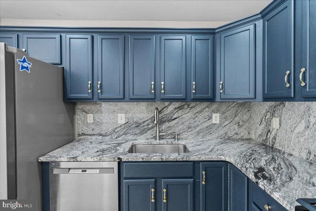 14 HEARTHSTONE LN, Marlton, NJ 08053