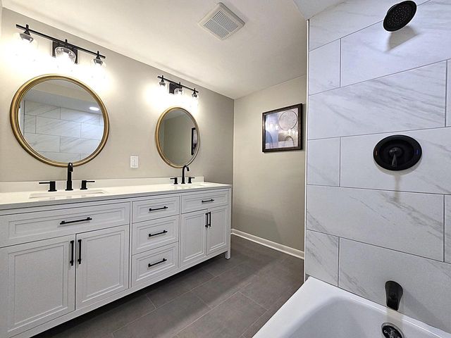 4570 N Delco AVENUE, Wauwatosa, WI 53225