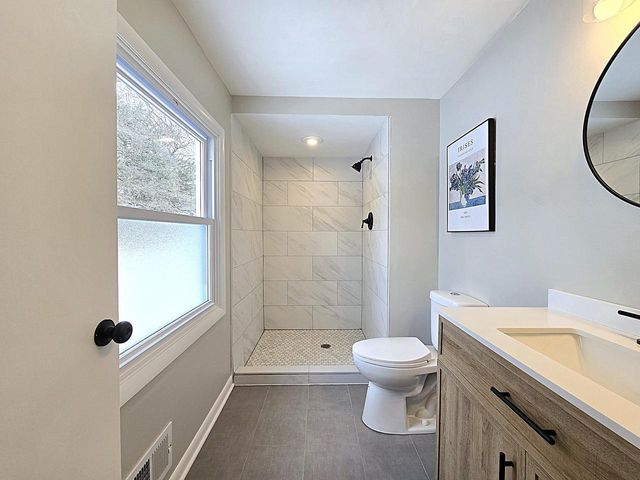 4570 N Delco AVENUE, Wauwatosa, WI 53225