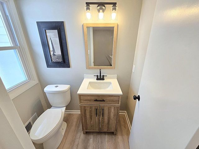 4570 N Delco AVENUE, Wauwatosa, WI 53225