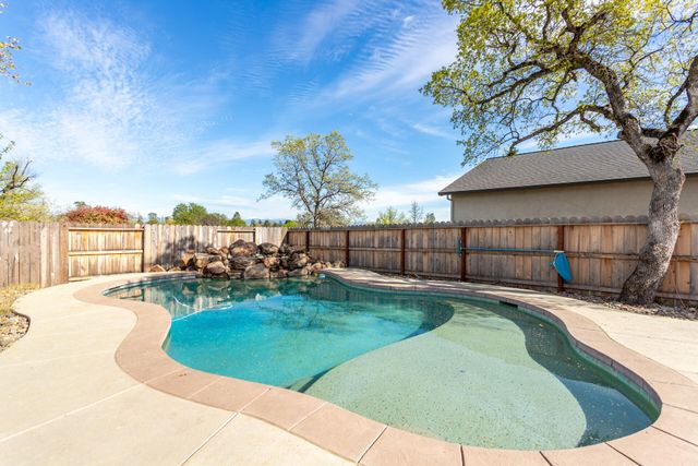 581 N Boulder Drive, Redding, CA 96003