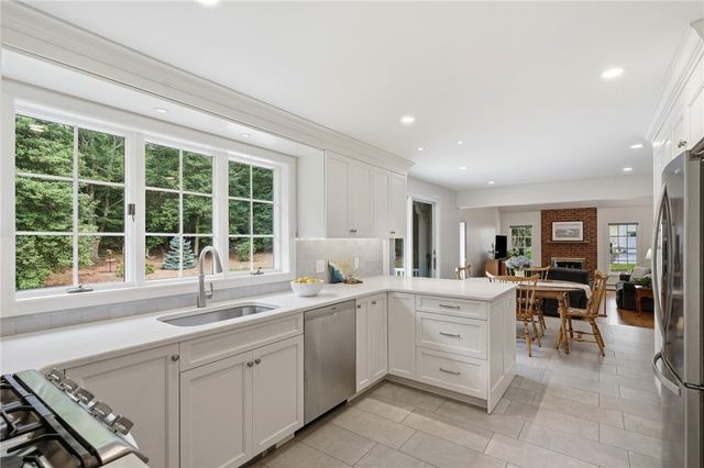 136 Holly Hills Lane, North Kingstown, RI 02874