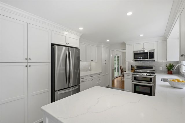 136 Holly Hills Lane, North Kingstown, RI 02874