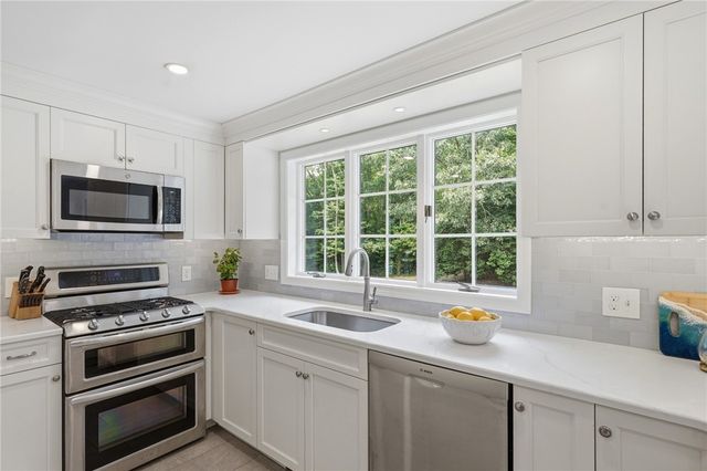 136 Holly Hills Lane, North Kingstown, RI 02874