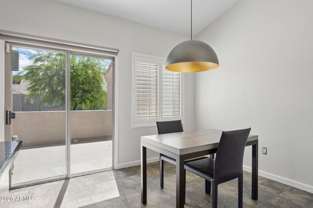 7520 E EARLL Drive 44, Scottsdale, AZ 85251