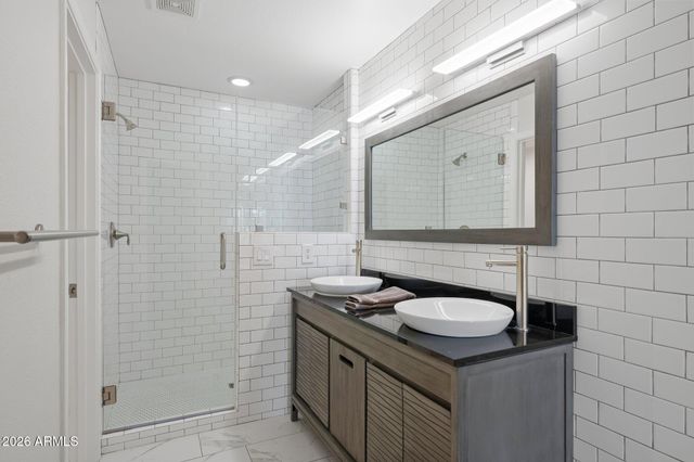 7520 E EARLL Drive 44, Scottsdale, AZ 85251