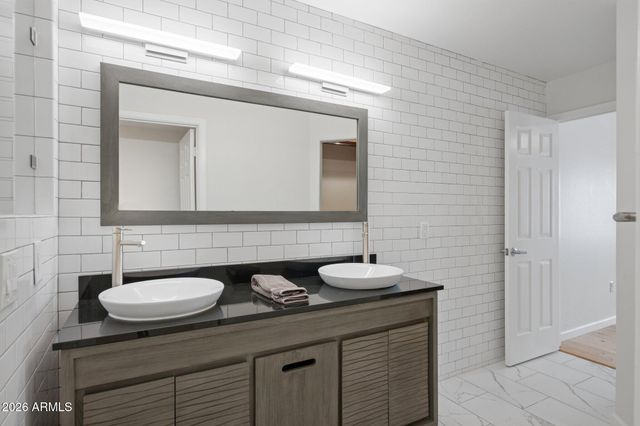 7520 E EARLL Drive 44, Scottsdale, AZ 85251