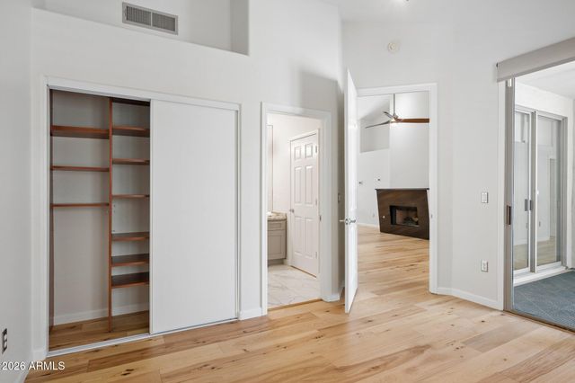 7520 E EARLL Drive 44, Scottsdale, AZ 85251