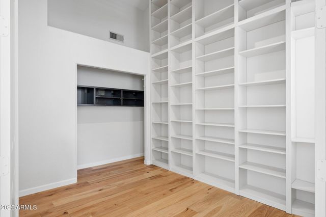 7520 E EARLL Drive 44, Scottsdale, AZ 85251