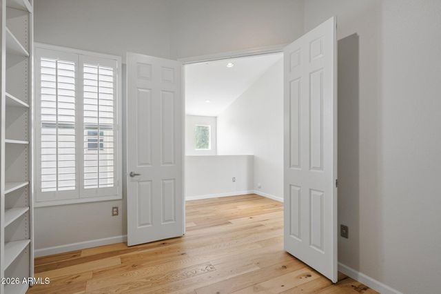 7520 E EARLL Drive 44, Scottsdale, AZ 85251