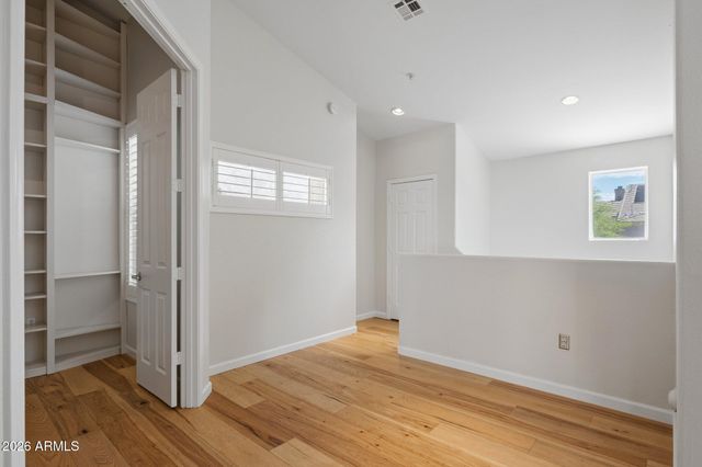 7520 E EARLL Drive 44, Scottsdale, AZ 85251