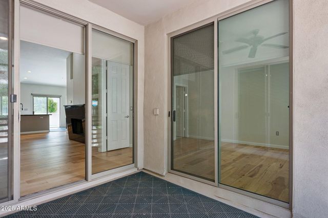 7520 E EARLL Drive 44, Scottsdale, AZ 85251