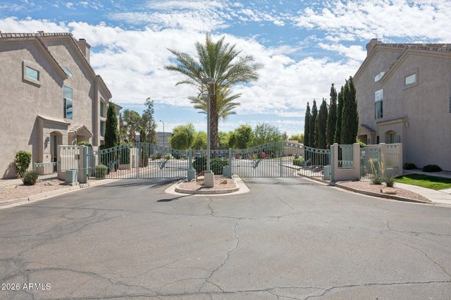 7520 E EARLL Drive 44, Scottsdale, AZ 85251