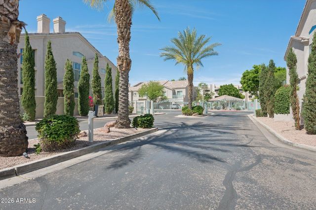 7520 E EARLL Drive 44, Scottsdale, AZ 85251