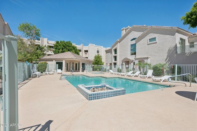 7520 E EARLL Drive 44, Scottsdale, AZ 85251