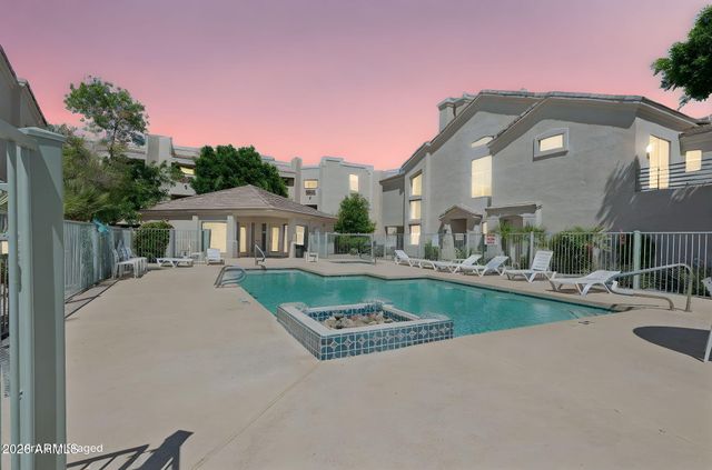 7520 E EARLL Drive 44, Scottsdale, AZ 85251