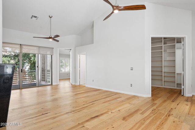 7520 E EARLL Drive 44, Scottsdale, AZ 85251