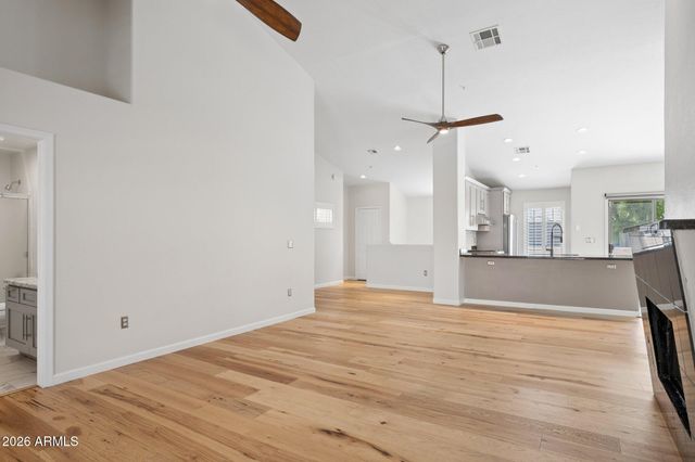 7520 E EARLL Drive 44, Scottsdale, AZ 85251