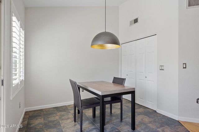 7520 E EARLL Drive 44, Scottsdale, AZ 85251