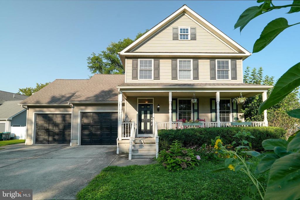 3300 NEWPORTVILLE RD, Bristol, PA 19007