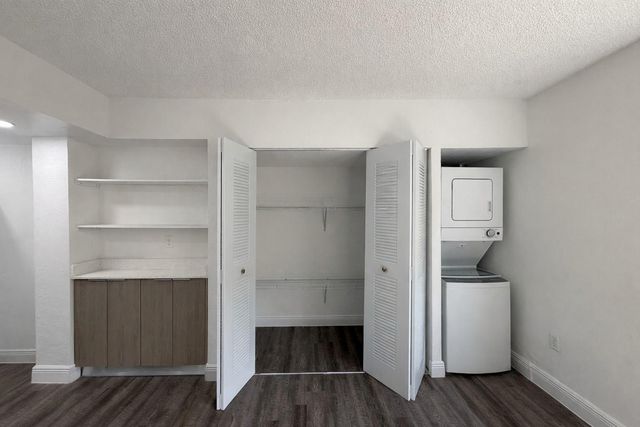 17350 NW 68th Avenue 400-402a, Hialeah, FL 33015