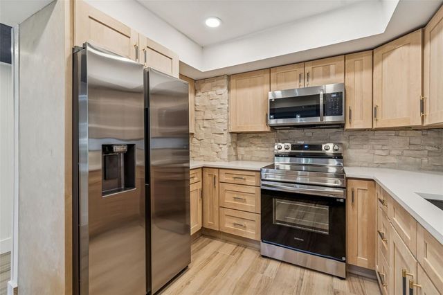 19808 READING ROAD, Lutz, FL 33558