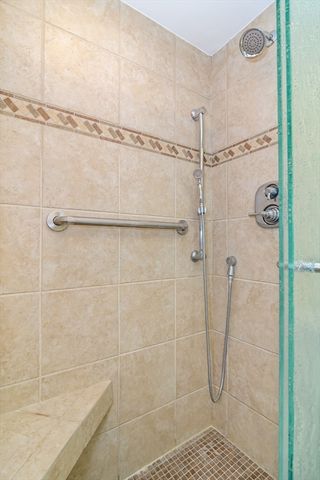 85 Grove St 306, Wellesley, MA 02482