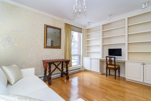 85 Grove St 306, Wellesley, MA 02482