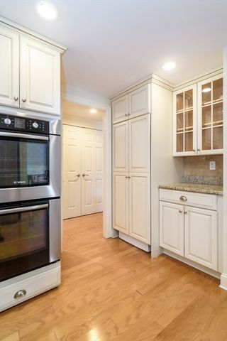 85 Grove St 306, Wellesley, MA 02482