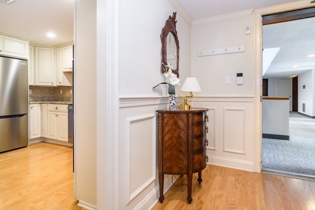 85 Grove St 306, Wellesley, MA 02482