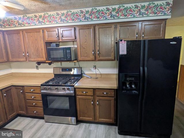 1986 NEWPORT RD, Newport, PA 17074