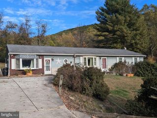 1986 NEWPORT RD, Newport, PA 17074
