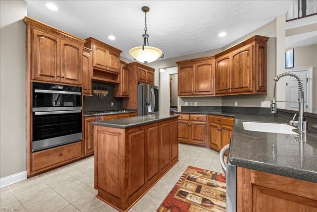 19655 Battery Park RD, Smithfield, VA 23430