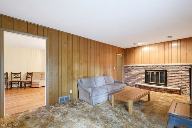 1780 E Parkhaven Drive, Seven Hills, OH 44131