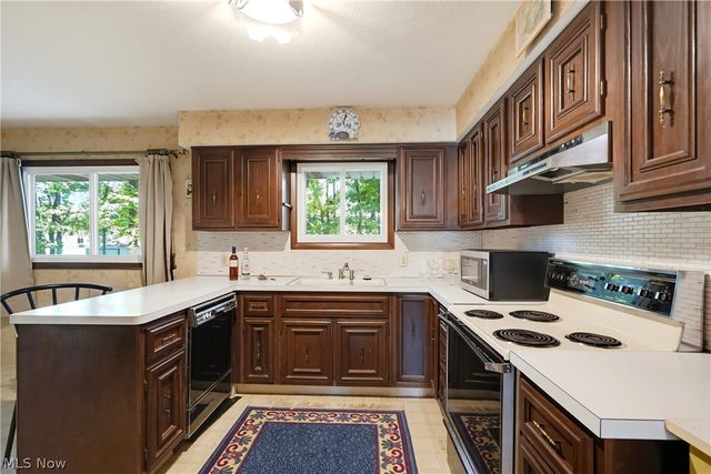 1780 E Parkhaven Drive, Seven Hills, OH 44131