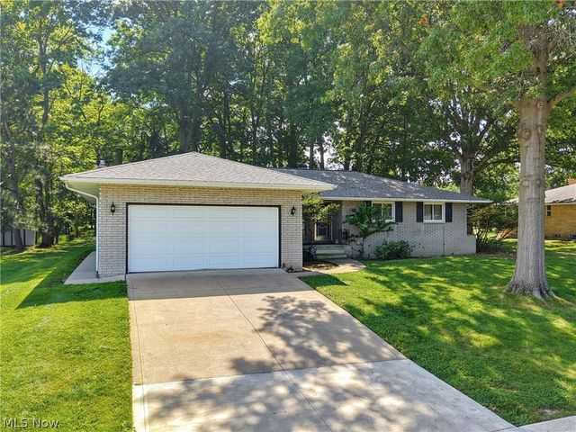 1780 E Parkhaven Drive, Seven Hills, OH 44131